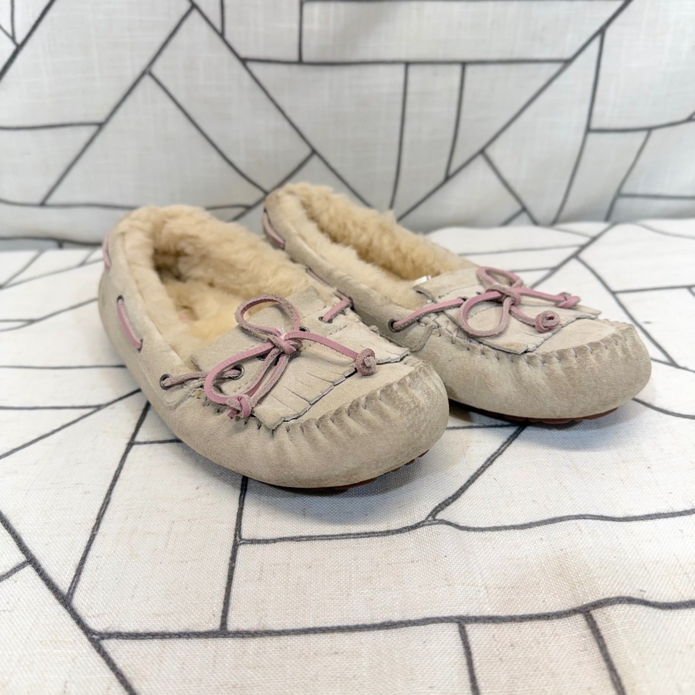 UGG Dakota Slippers Size 6 Gray Pink Suede‎ Fringe Moccasins 1003799